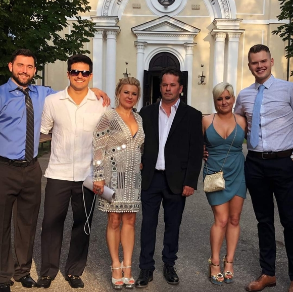 Meet your Posher, Sara - Picture 2 of 3